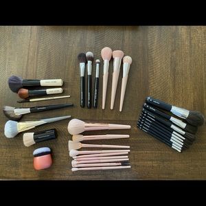 31 Piece Makeup Brush Bundle